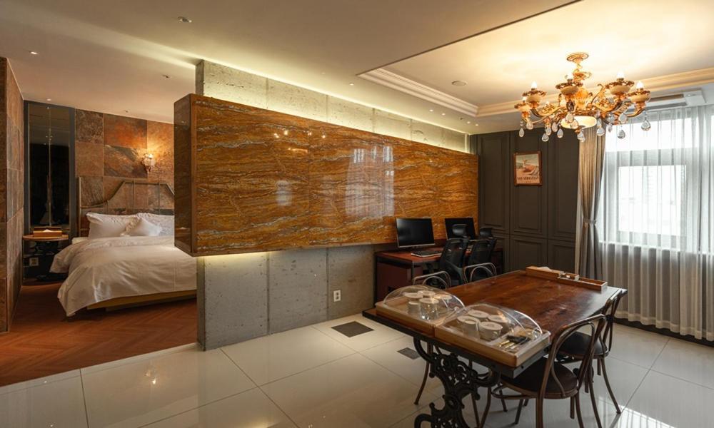 Daegu February Hotel Dongseongro Buitenkant foto