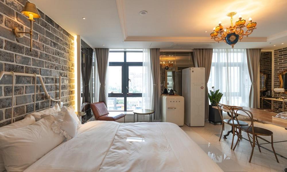 Daegu February Hotel Dongseongro Buitenkant foto