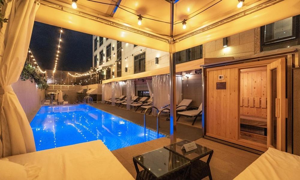 Daegu February Hotel Dongseongro Buitenkant foto