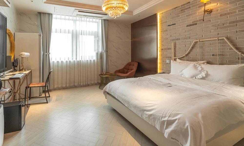 Daegu February Hotel Dongseongro Buitenkant foto